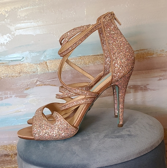 Shoes - Picture 3 of 8